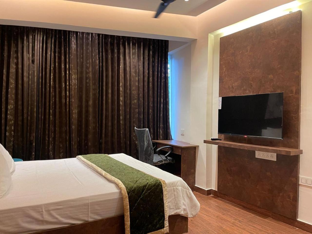 The Taaj Inn Bangalore Bagian luar foto