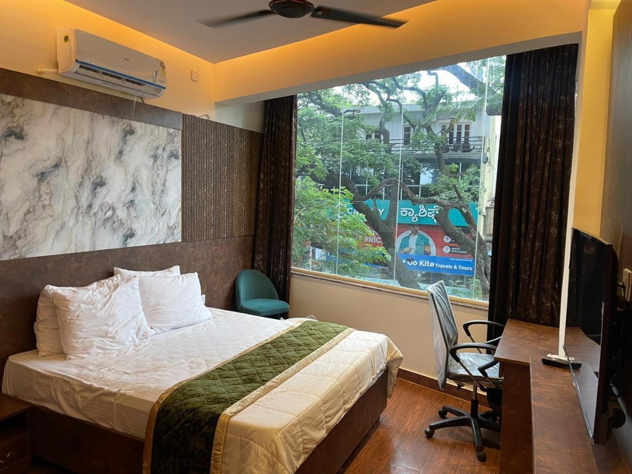 The Taaj Inn Bangalore Bagian luar foto