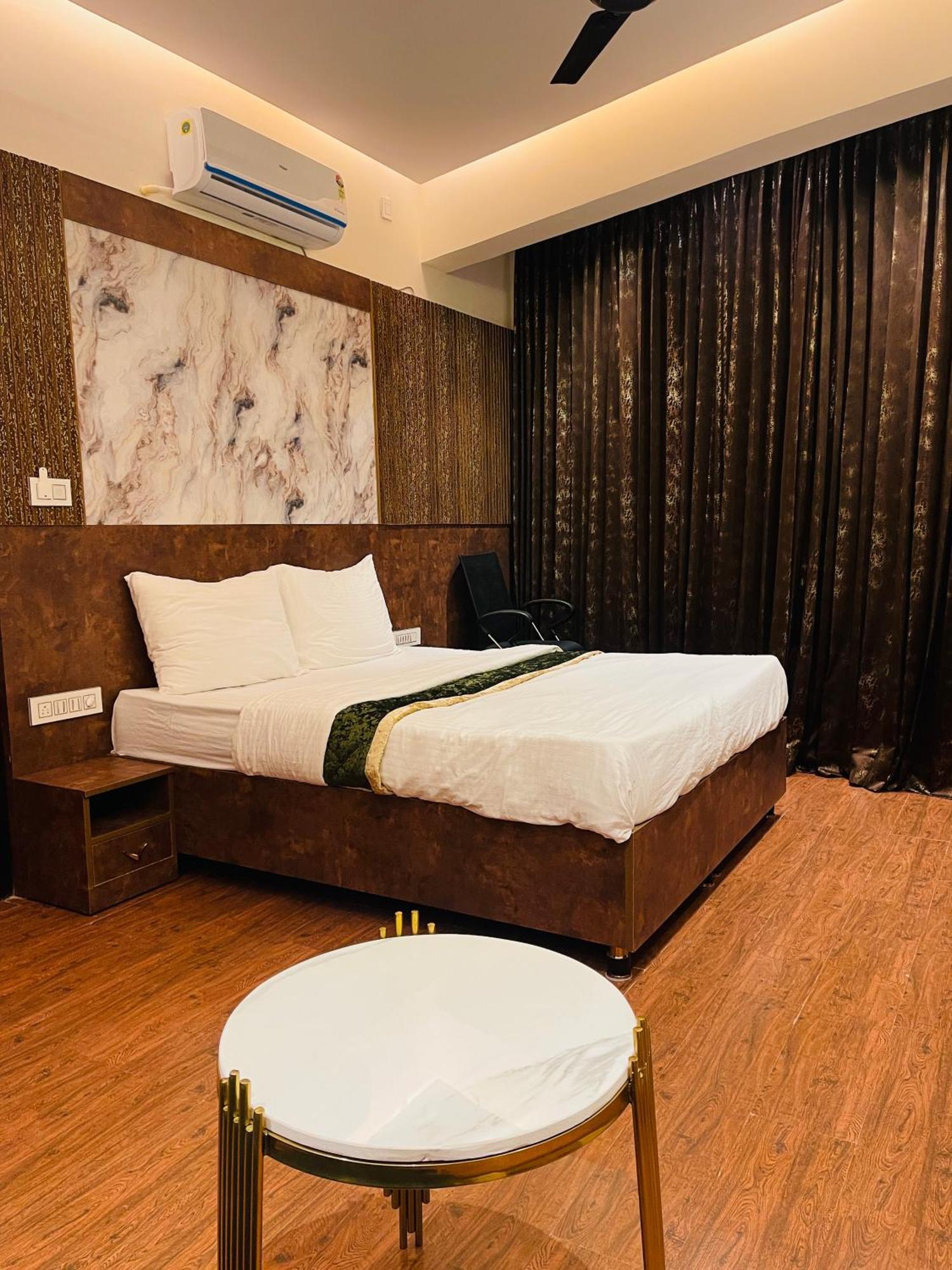 The Taaj Inn Bangalore Bagian luar foto
