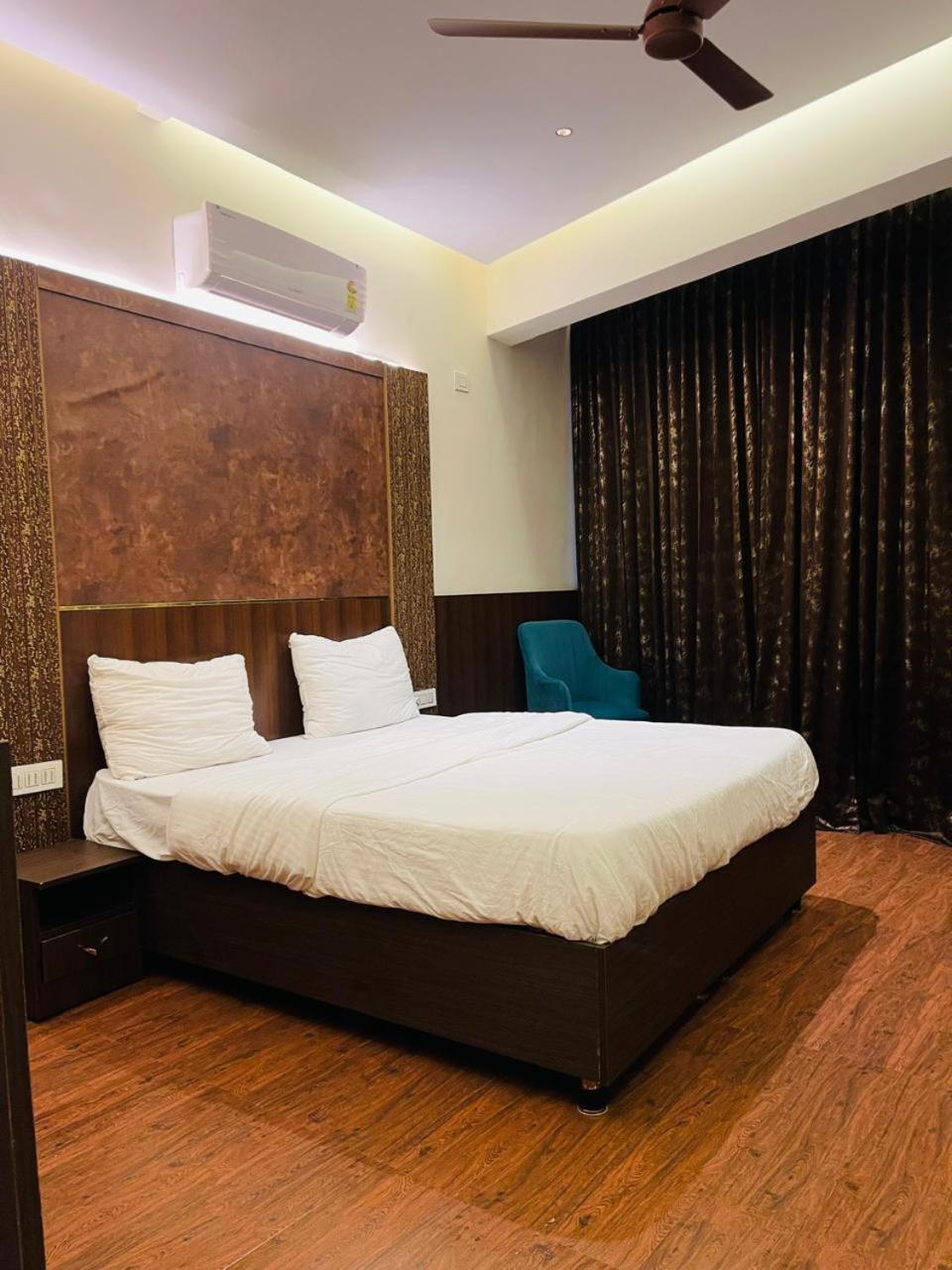The Taaj Inn Bangalore Bagian luar foto