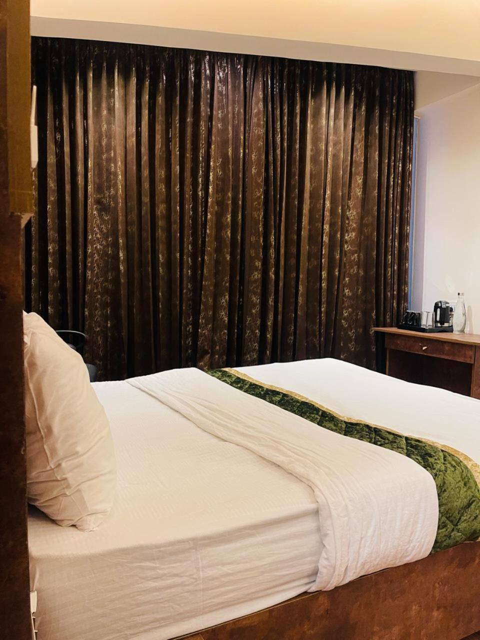 The Taaj Inn Bangalore Bagian luar foto