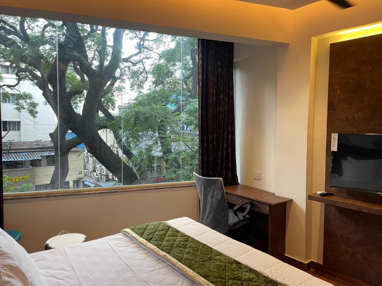 The Taaj Inn Bangalore Bagian luar foto